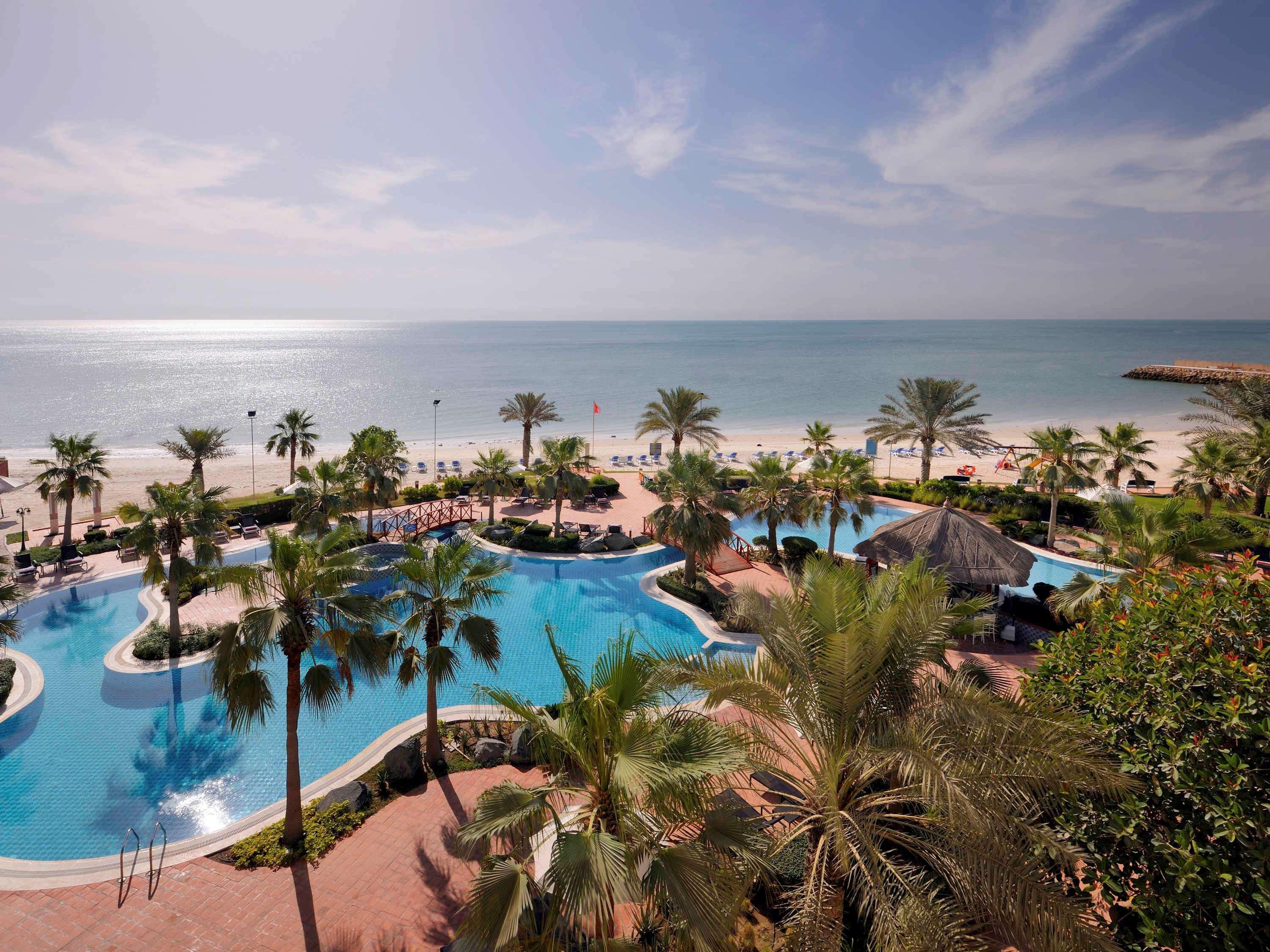 Moevenpick Hotel & Resort Al Bida'A Salmiya Buitenkant foto The beach at the Jumeirah Beach Hotel