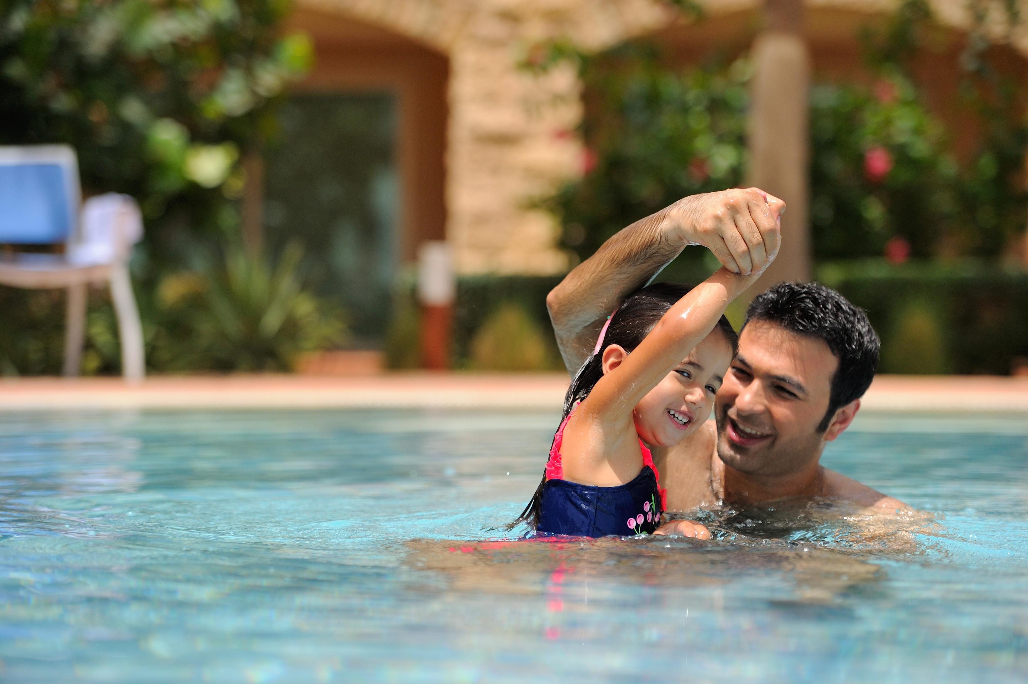 Moevenpick Hotel & Resort Al Bida'A Salmiya Buitenkant foto Swimming
