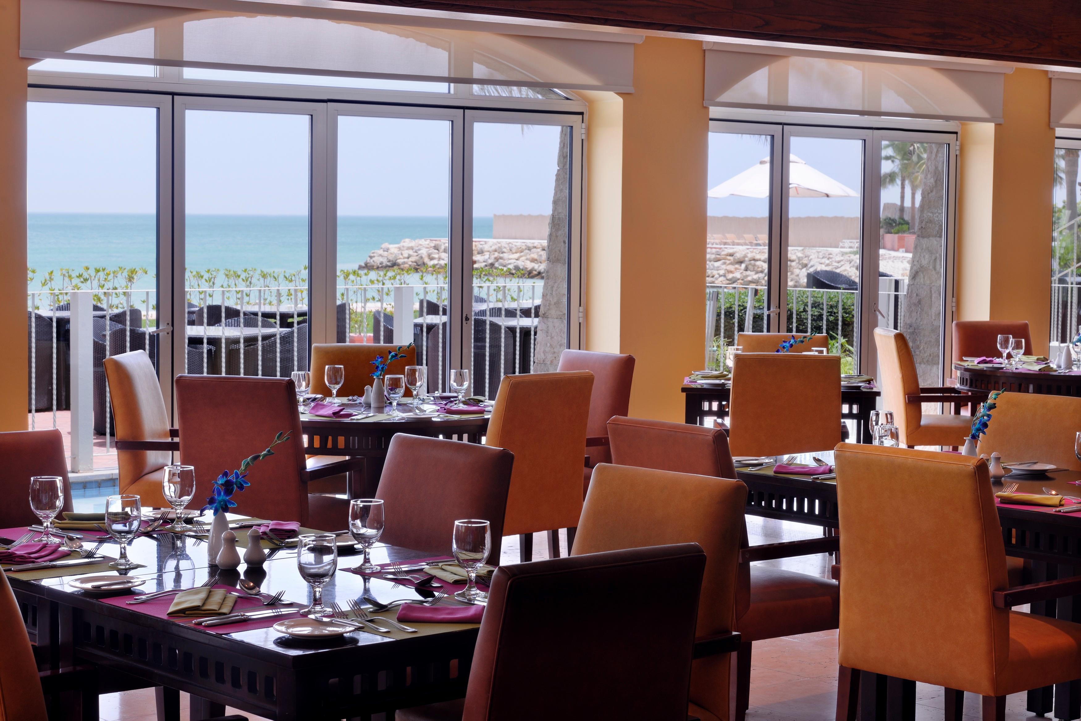 Moevenpick Hotel & Resort Al Bida'A Salmiya Buitenkant foto The restaurant