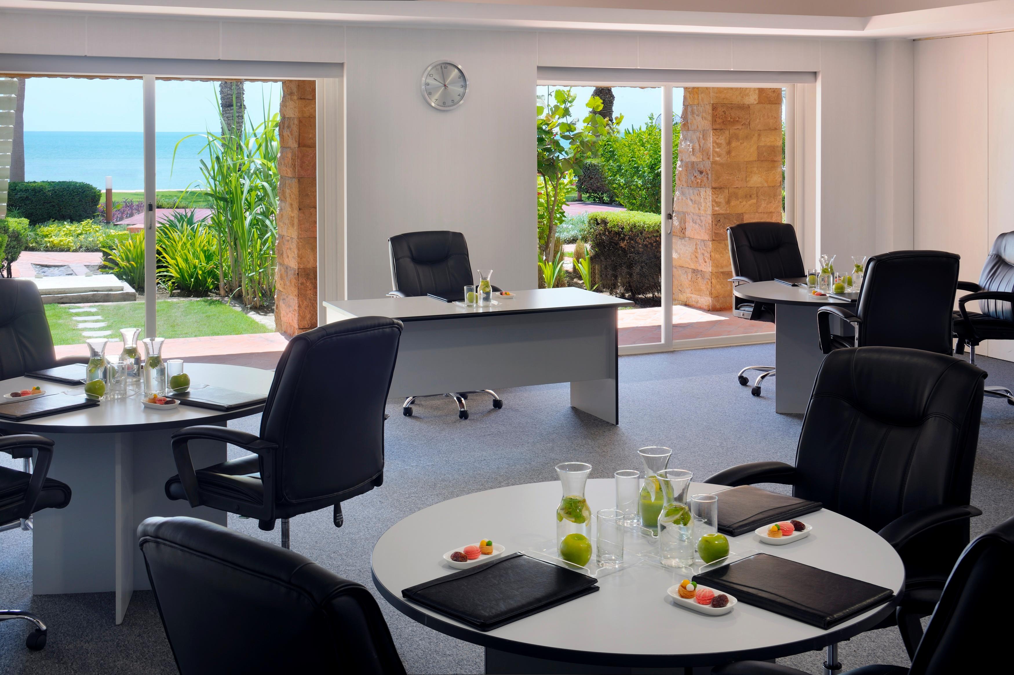 Moevenpick Hotel & Resort Al Bida'A Salmiya Buitenkant foto Boardroom at the Westin Maldives