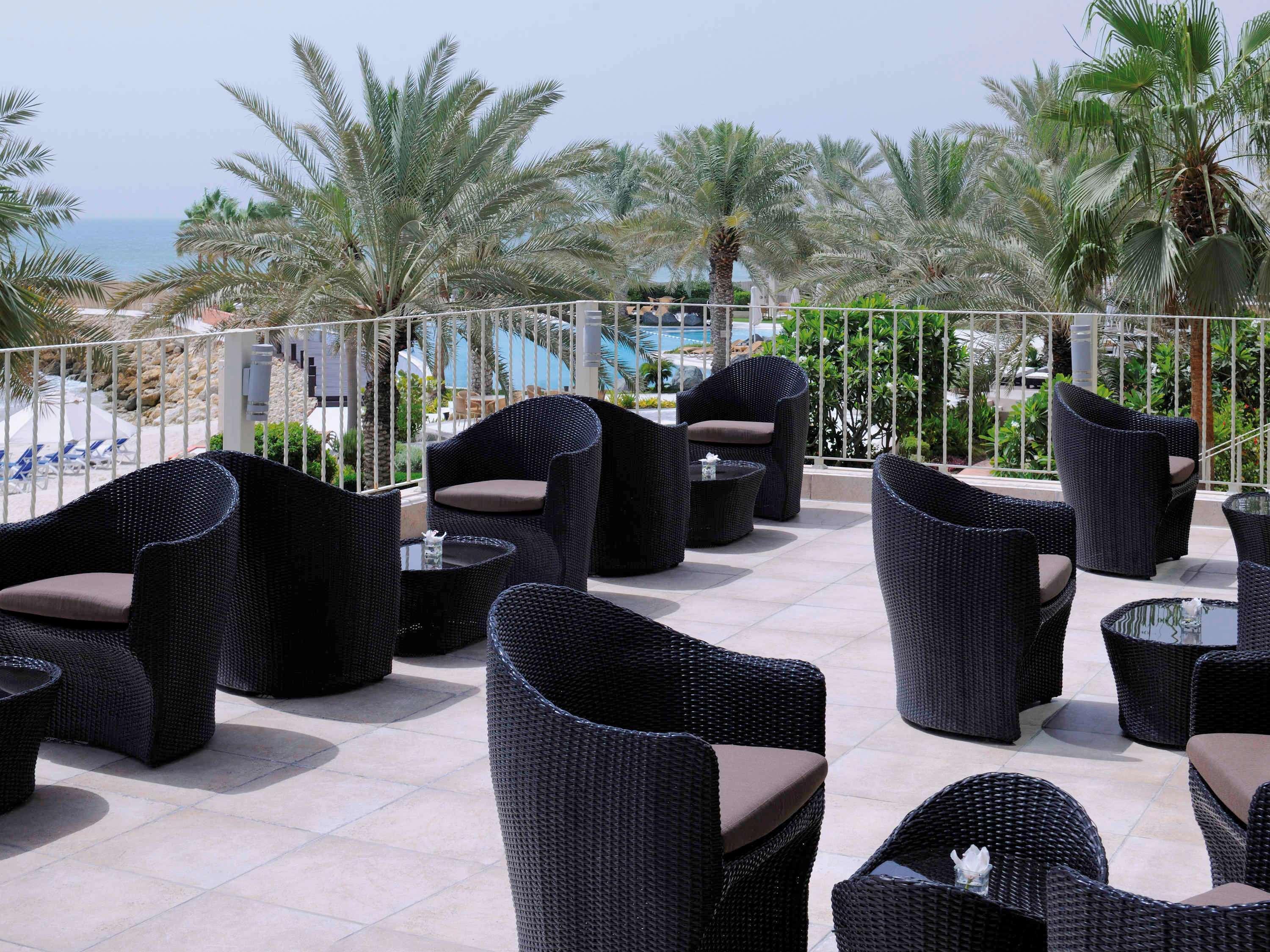 Moevenpick Hotel & Resort Al Bida'A Salmiya Buitenkant foto The pool at the hotel
