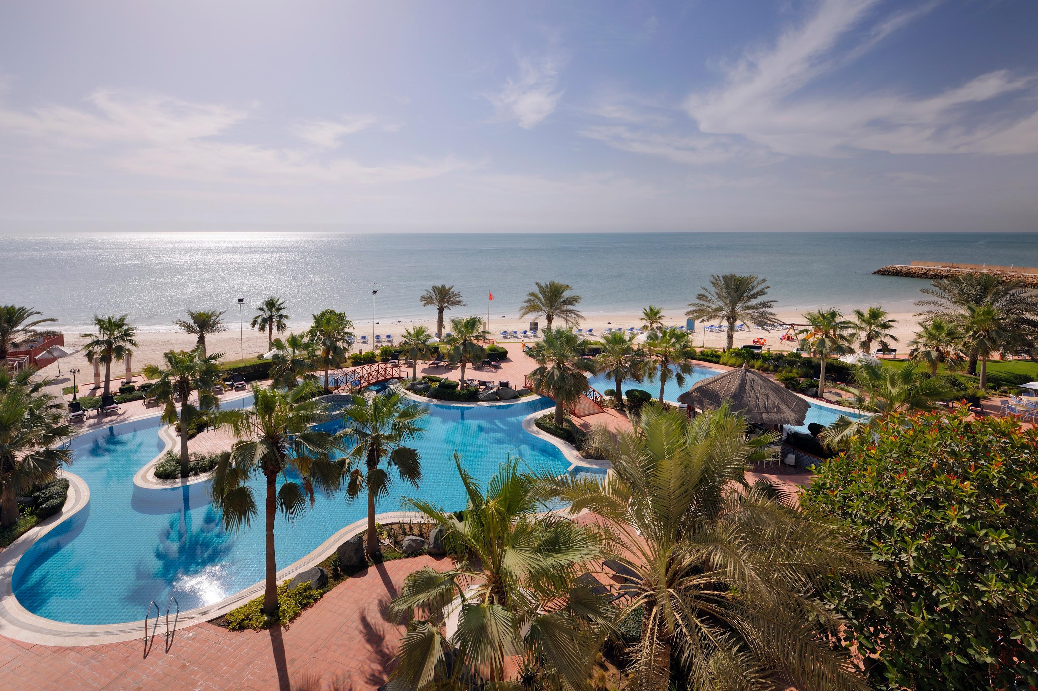 Moevenpick Hotel & Resort Al Bida'A Salmiya Buitenkant foto The beach at the Jumeirah Beach Hotel