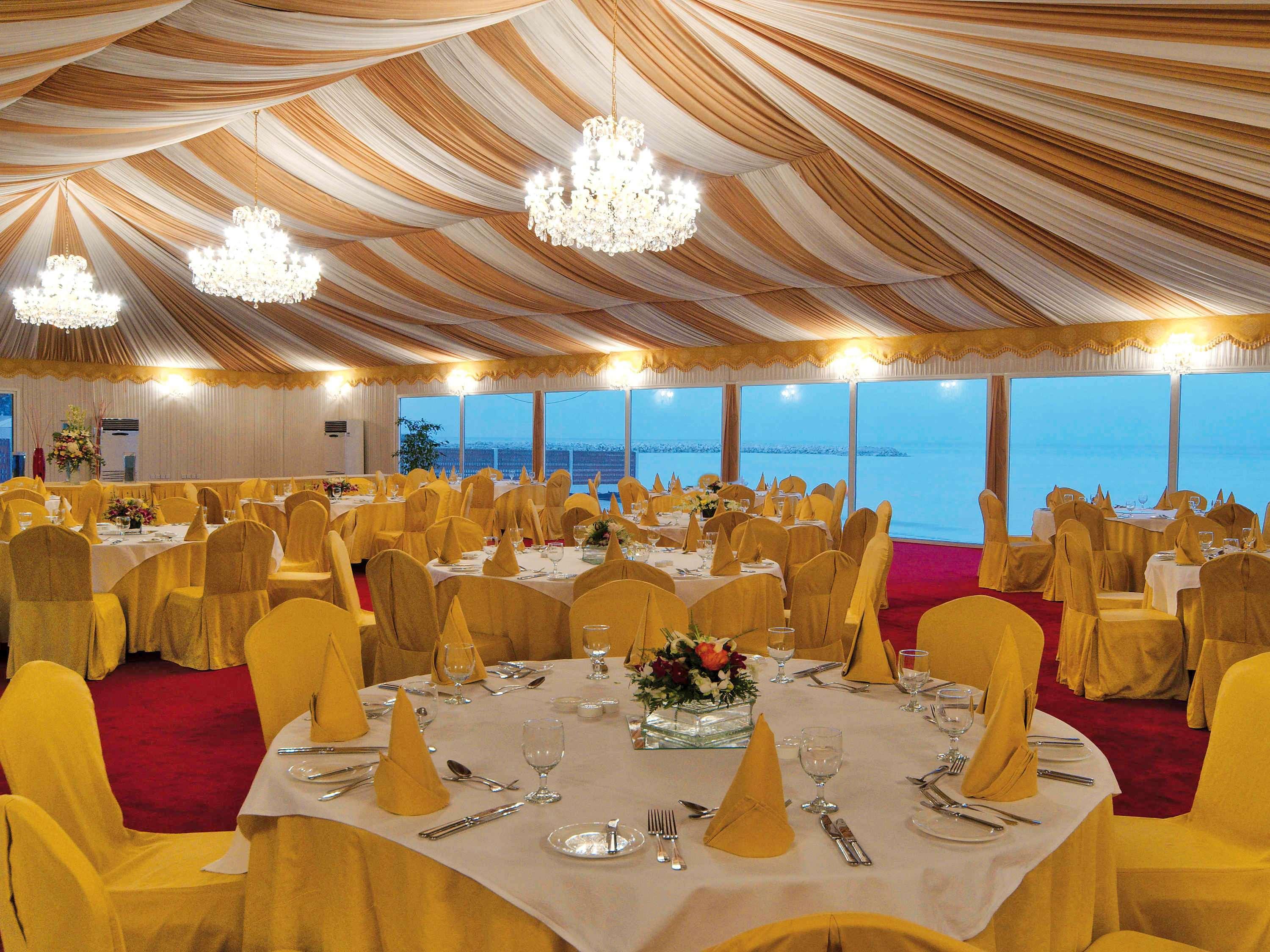 Moevenpick Hotel & Resort Al Bida'A Salmiya Buitenkant foto The interior of the tent