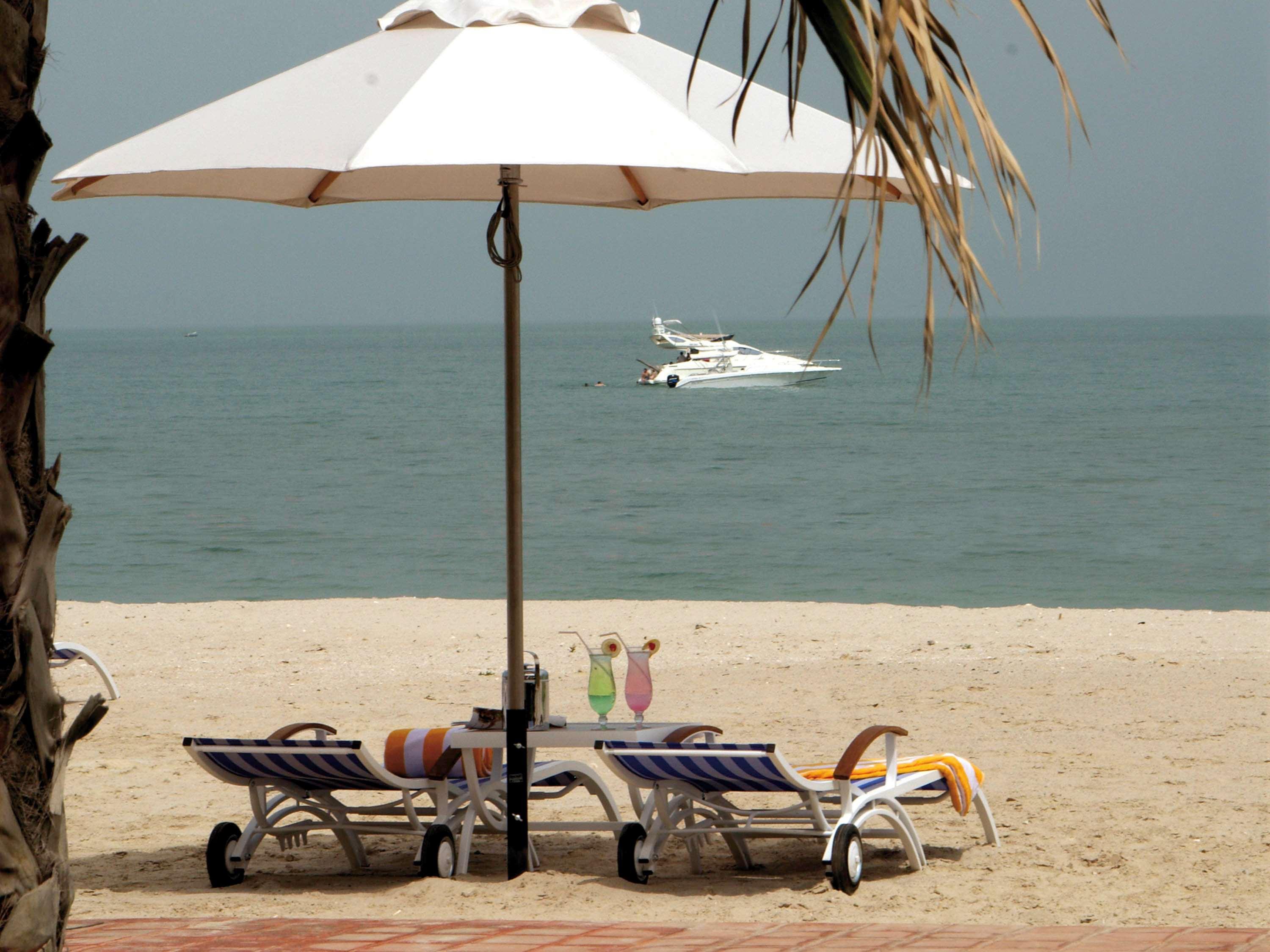 Moevenpick Hotel & Resort Al Bida'A Salmiya Buitenkant foto Beach at the Palm Beach Hotel
